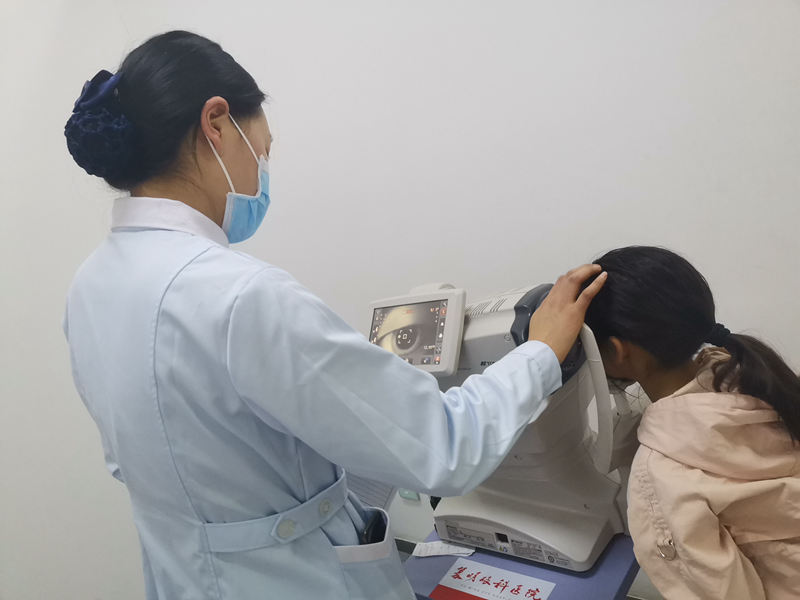 孩子總是歪頭看東西？警惕斜視找上門！